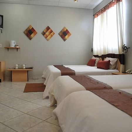 Makalani Hotel Цумеб Экстерьер фото