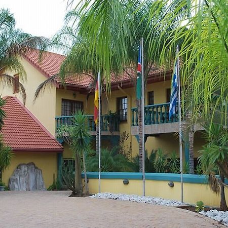 Makalani Hotel Цумеб Экстерьер фото