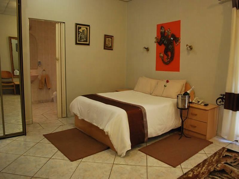Makalani Hotel Цумеб Экстерьер фото