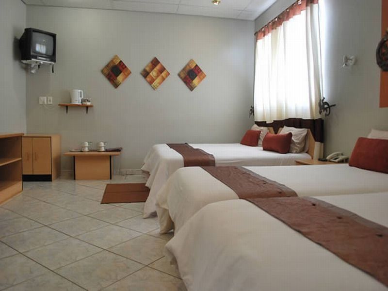 Makalani Hotel Цумеб Экстерьер фото